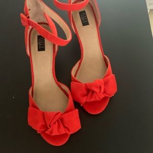 Red ankle strap heels 👠 leather sole. Comfortable heel. Fabric covered buckle.